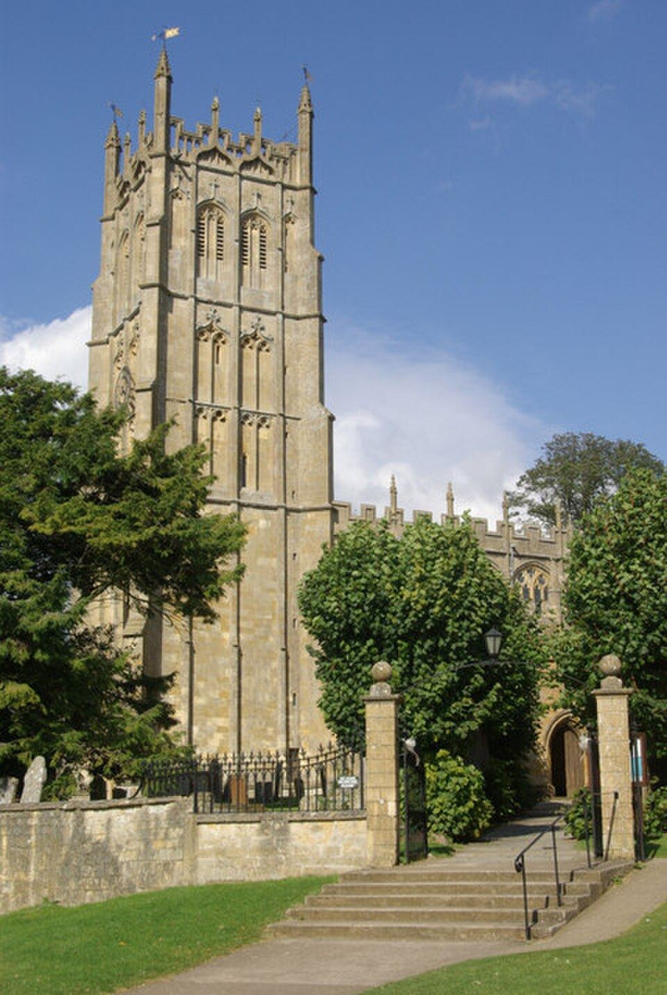 St James' Church and churchyard, Chipping Campden
