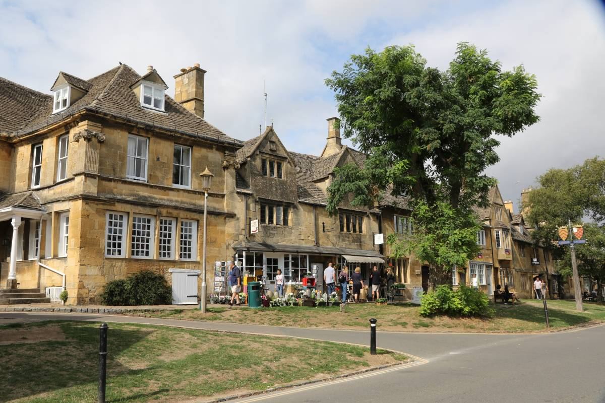 Stone cottages along a Chipping Campden street
