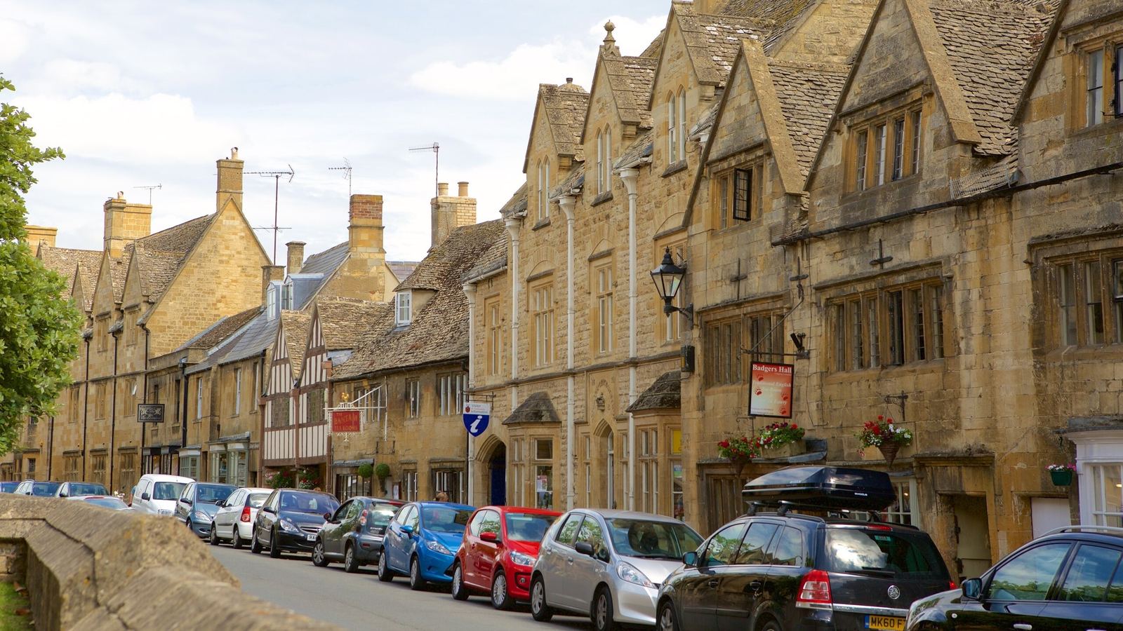 Honey-coloured stone buildings along the High Street in Chipping Campden
